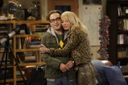 Nachdem Penny glaubt zu wissen, warum Leonard und Sheldon nicht mit ihr zum Casting gehen können, hat sie Mitleid mit den beiden.