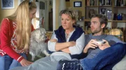 Nikola verlottert zusehends. Peter findet es gut, Stefanie dagegen redet ihrer Mutter ins Gewissen, sich nicht unterkriegen zu lassen.