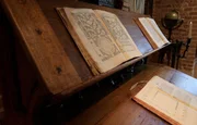 Skizzenbücher eines Genies: Im Museum "Le Clos Lucé" wurde das Atelier Leonardo da Vincis originalgetreu rekonstruiert.