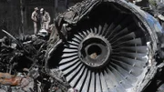 Bei der Landung am Flughafen von Karachi setzten die Triebwerke auf, die Maschine rutschte über die Landebahn. Die Piloten starteten nochmal durch, ein 2. Landeversuch scheiterte. Die Maschine stürzt in ein Wohngebiet. Einer von zwei Überlebenden blickt zurück.