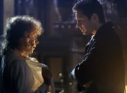 Lydia (Lily Tomlin, l.); Fox Mulder (David Duchovny, r.)