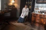Das Glas ist gefallen. Sophia (Sofie Eifertinger) ist am Boden zerstört