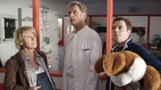Nikola (Mariele Millowitsch), Dr. Schmidt (Walter Sittler, Mi.) und Tim (Oliver Reinhard) stehen im Dunkeln und wissen nicht, was sie davon halten sollen...