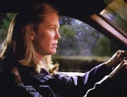 Mitten im Nirgendwo zwingt ein Motorschaden Jenny Sullivan (Colleen Clinton) zum Stopp. Wird sie Hilfe bekommen?