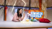 Woozle (re.) möchte sich als Eiskunstläufer versuchen und damit sogar bei den Woolympischen Winterspielen antreten. Außerdem steht bei Maria (li.) und Woozle ein Filmabend an. Ohne Explosionen und Erfindungen, dafür mit Popcorn.