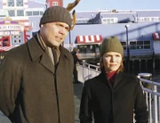 Am Pier 61 stoßen Goren (Vincent D'Onofrio) und Eames (Kathryn Erbe) auf die Antwort des Rätsels.