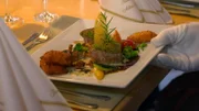 Fränkisches Kalbsfilet in Kräuterkruste - Gasthaus Altes Spital Stein.