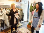 Mirjana und Shoppingbegleitung Klara (l.)