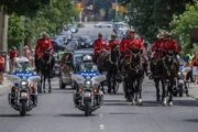 Kanadischer Unabhängigkeitstag - Die Eskorte der Mounties ist der Höhepunkt.