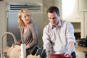 L-R: Sam Carr (Cynthia Watros) und Dr. James Wilson (Robert Sean Leonard)