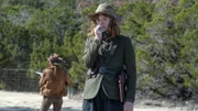 Virginia (Colby Minifie) heuert den Kopfgeldjäger Emile an, um Morgan zu finden und zu töten.