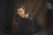 In letzter Sekunde verhindert Mac Taylor (Gary Sinise) einen weiteren Mord und kann einen Tatverdächtigen festnehmen.  Doch ist dies auch der gesuchte Mann, auf dessen Konto die vorherigen Morde gehen?