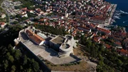 Ein Highlight von Hvar: Die gewaltige "spanische Festung" thront über der Inselhauptstadt.