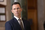 Detective Frank Cosgrove (Jeffrey Donovan)