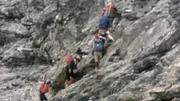 Bergsteiger beim Aufstieg zum Gipfel des Matterhorns.