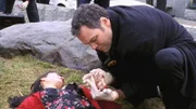 Wer hat die Studentin Penny (Olivia Swan) ermordet und ihr nach der Tat die Finger gebrochen? Detective Robert Goren (Vincent D'Onofrio) ermittelt.