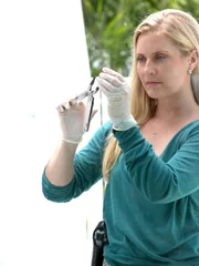 Muss gemeinsam mit ihren Kollegen einen neuen Mordfall aufklären: Calleigh Duquesne (Emily Procter) ...