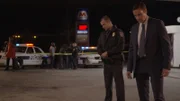 Es ist ein ausgelassener Silvester-Abend als Miguel Mendez auf dem Parkplatz eines Supermarktes zu Tode geprügelt wird. Doch niemand scheint etwas beobachtet zu haben. Ermittler Joe Kenda (Carl Marino, r.) steht vor einer anspruchsvollen Untersuchung. Kann er den Täter finden?
