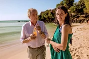 Inselärztin Filipa (Anja Knauer, re.) und Dr. Mantler (Friedrich von Thun, li.)