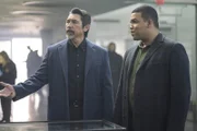 Gil Arroyo (Lou Diamond Phillips, l.); JT Tarmel (Frank Harts, r.)