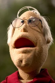Auch Pierce Hawthorne (Chevy Chase) soll an der Puppentherapie der Lerngruppe teilnehmen und beginnt zu Reden ...
