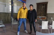 Tobias Kämmerer besucht Renate Dreesen in der Alte Synagoge.