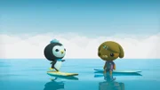 Peso (l.) und Dana sind zwei begabte Surfer, die den freien Tag zum Wellenreiten nutzen.