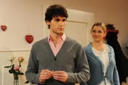 In Moritz' (Daniel Fünffrock, l.);Theresa (Ines Lutz, r.)