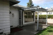 Das neuste Projekt von Christina und Tarek El Moussa wirkt von außen nicht sehr einladend ...