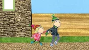 Charlie und Lola zanken sich, wer was besser kann und dürfen deshalb beinahe nicht ins Puppentheater.