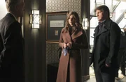 Hat Reginald Easley (Alastair Duncan, l.) etwas mit dem Mord an dem Multimillionär Jay Hixton zu tun? Richard Castle (Nathan Fillion, r.) und Kate Beckett (Stana Katic, M.) gehen der Sache auf den Grund.