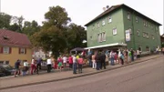 Vor dem An- und Verkaufsladen.