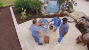 In dieser Folge bekommen es Lucas Congdon und sein Team mit anspruchsvollen Kunden zu tun. Henry Taylor und seine Frau Valerie haben zuvor schon diverse Baufirmen kontaktiert, aber kein Entwurf hat sie am Ende überzeugt. Die Hausbesitzer wissen ganz genau, was sie wollen: eine Badelandschaft mit Wow-Faktor, in der man schwimmen, relaxen und gesellige Abende mit Freunden verbringen kann. Das sind viele Wünsche auf einmal, doch Lucas und seine Profi-Handwerker sprudeln in Florida nur so vor Ideen.