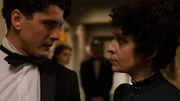 l-r: Julio Olmedo(Yon González),Doña Teresa (Adriana Ozores)
