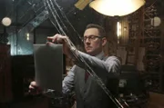 Harold Finch (Michael Emerson)
