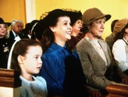 Marsha (Coleen Maloney, 2.v.l.), mit ihrer Tochter Amy (Natalie Gregory, l.), ist glücklich, daß sich ihr Vater mit ihr versöhnt hat.