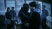 Allison (Crystal Reed) bittet Scott (Tyler Posey) sich nicht in Gefahr zu begeben...