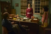 (v.l.n.r.) Mr. Wilder (Paul Gleeson); Frances Bolton (Mandy McElhinney); Martha Tennant (Miranda Tapsell)