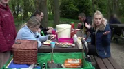 In Rostock gibt es ein Widersehen: Cindy ist zu Besuch. Die zweifache Mutter feiert ihren 21. Geburtstag mit ihrer Familie.