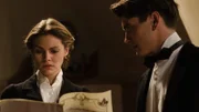l-r : Alicia Alarcón(Amaia Salamanca,l), Julio Olmedo(Yon González,r)