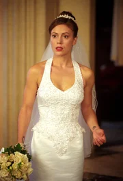 Frankie und Lulu, zwei Geister aus der Vergangenheit, wollen nach 50 Jahren endlich heiraten - also bemächtigen sie sich der Körper von Cole und Phoebe (Alyssa Milano) ...