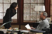 Cuddy (Lisa Edelstein) hat von House' (Hugh Laurie) Machenschaften endgültig genug. Doch der zeigt sich von ihrer harschen Ansage nicht aus der Ruhe bringen...
