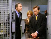 Haben Goren (Vincent D'Onofrio, l.) und Eames (Kathryn Erbe) genügend Beweise, um Nicolas (Jay Goede) wegen versuchter Erpressung festzunehmen?