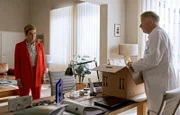 Als Sarah Marquardt (Alexa Maria Surholt) ins Büro von Dr. Roland Heilmann (Thomas Rühmann) kommt, packt dieser gerade seine Sachen. Sarah bittet ihn, etwas weniger Theatralik an den Tag zu legen. Doch Roland räumt seinen Posten als Klinikleiter mit allen Konsequenzen. Darüber hinaus bedankt er sich jedoch bei Sarah, dass sie nun hinter ihm steht, für ihre Hilfe und Unterstützung.
