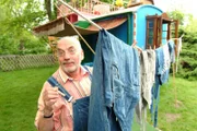 Peter Lustig (Peter Lustig) hat in Bärstadt einen wunderbaren Standort für seinen Bauwagen gefunden.