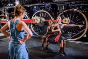Choreografin Cathy Marston mit Sinthia Liz, Sveva Gargiulo.