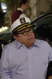 Frank (Danny Devito) verkauft ein Päckchen Stoff an seinen alten Kumpel, fordert es jedoch nach kurzer Zeit wieder zurück. Das gestaltet sich als schwieriger als erwartet ...