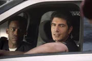 West (Titus Makin Jr., l.) wird Officer Doug Stanton (Brandon Routh, r.) als neuer Ausbilder zugewiesen. Während ihrer Einsätze erkennt West was für eine Art Polizist Stanton wirklich ist.