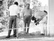 Brisbane, Australien, im Oktober 1989: Die 26-jährige Tracey Wigginton tut sich mit ihrer Liebhaberin Lusa Ptaschinski und einem anderen lesbischen Paar zusammen. Sie locken den betrunkenen Edward Barlock mit der Aussicht auf Sex in ihr Auto, stattdessen findet der 47-Jährige den Tod.