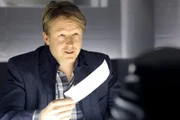 Serge Falck (Lorenz Wallner).